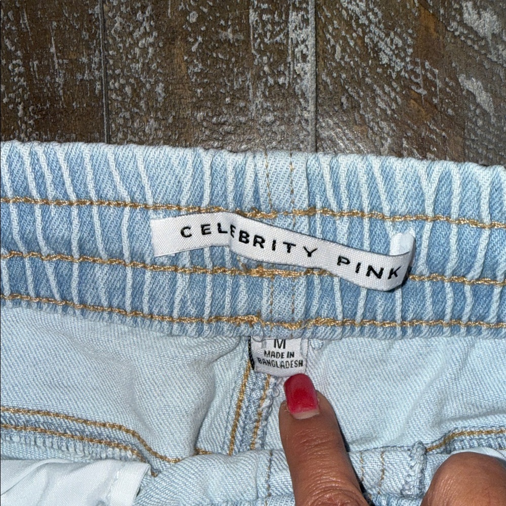 Celebrity Pink The Easy Pull-On Denim Shorts Light Wash Frayed Hem - MEDIUM - Picture 3 of 6